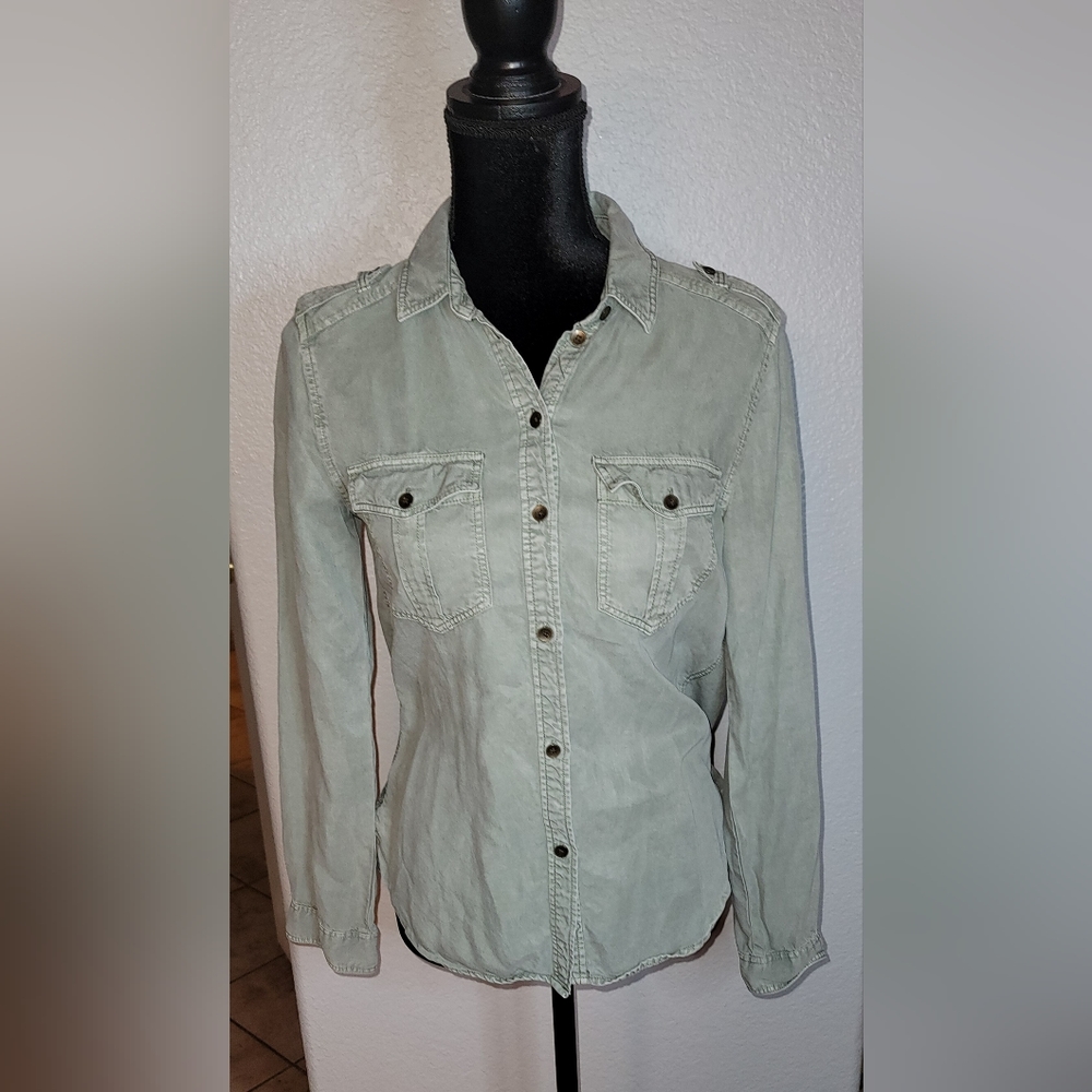 American Eagle boyfriend fit button down shirt